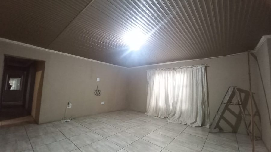 To Let 4 Bedroom Property for Rent in Blomanda Free State